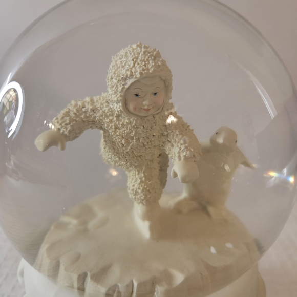 Department 56 Snowbabies Musical Snow Globe W/Penguin Ice Skating To The Waltz - Picture 2 of 9